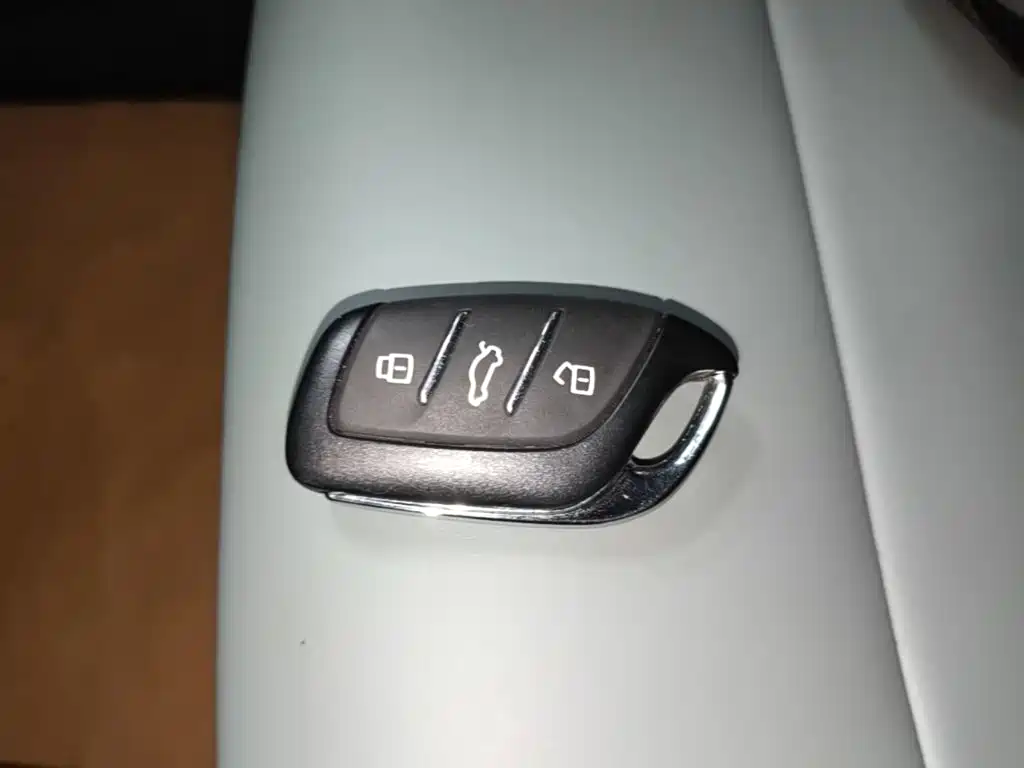 Roewe Young Wai D6 — миниатюра 9