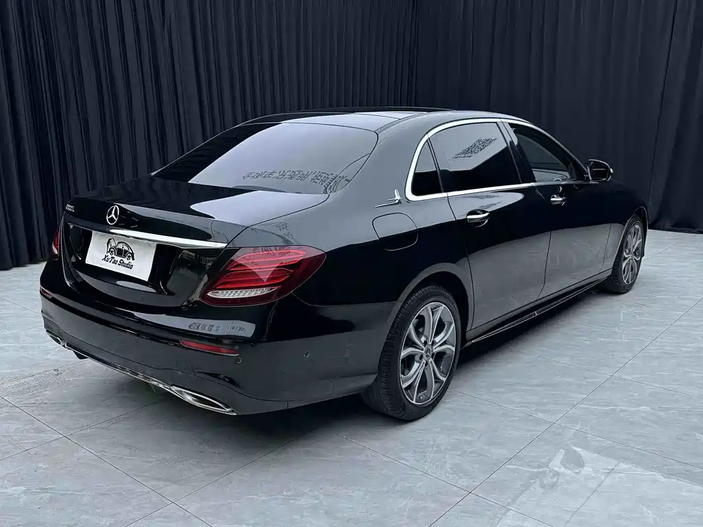 Mercedes-Benz E-Class — миниатюра 9