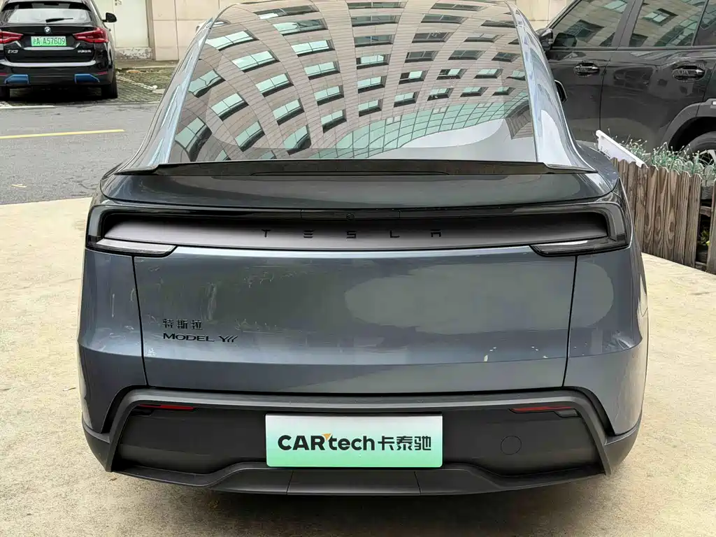Tesla Model Y L — миниатюра 4