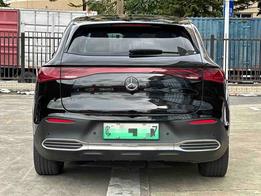 Mercedes-Benz EQE SUV — миниатюра 6