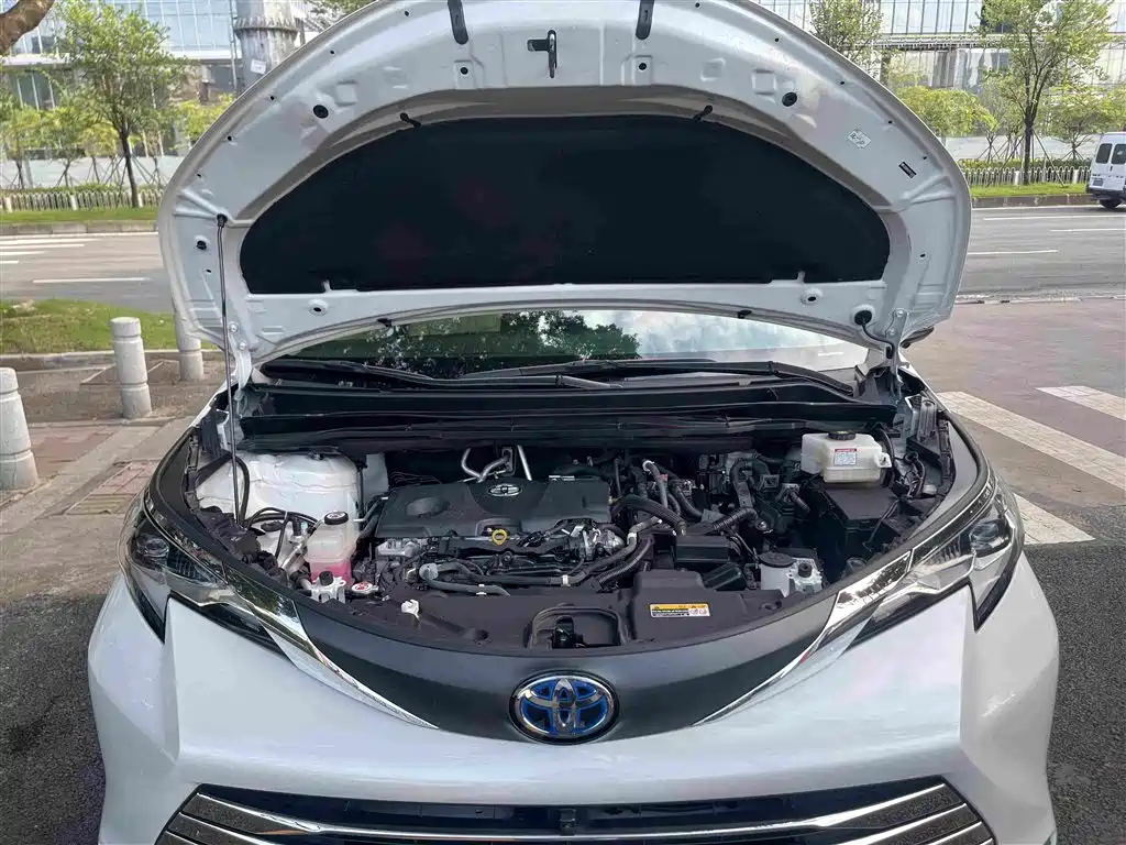 Toyota Sienna — миниатюра 28