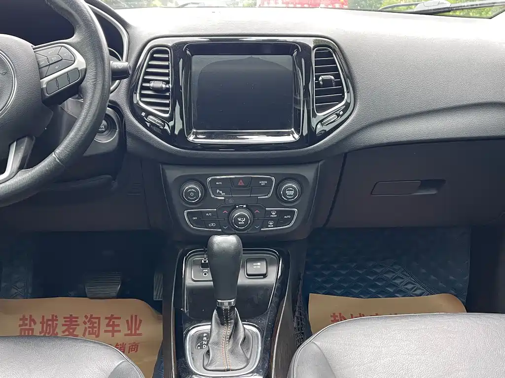 Jeep Compass - фото 14