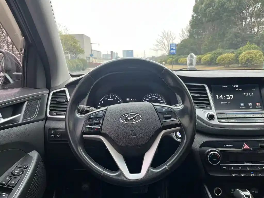 HYUNDAI TUCSON