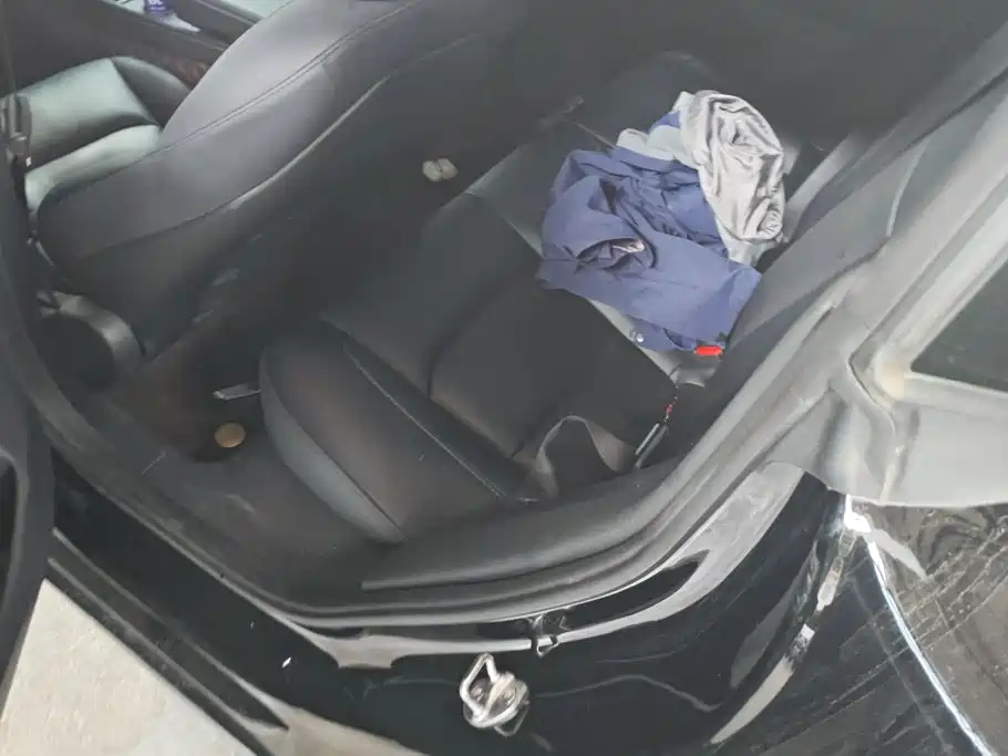 Tesla Model 3 — миниатюра 11