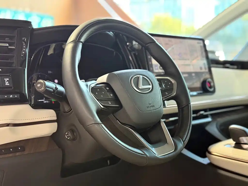 Lexus LM — миниатюра 7
