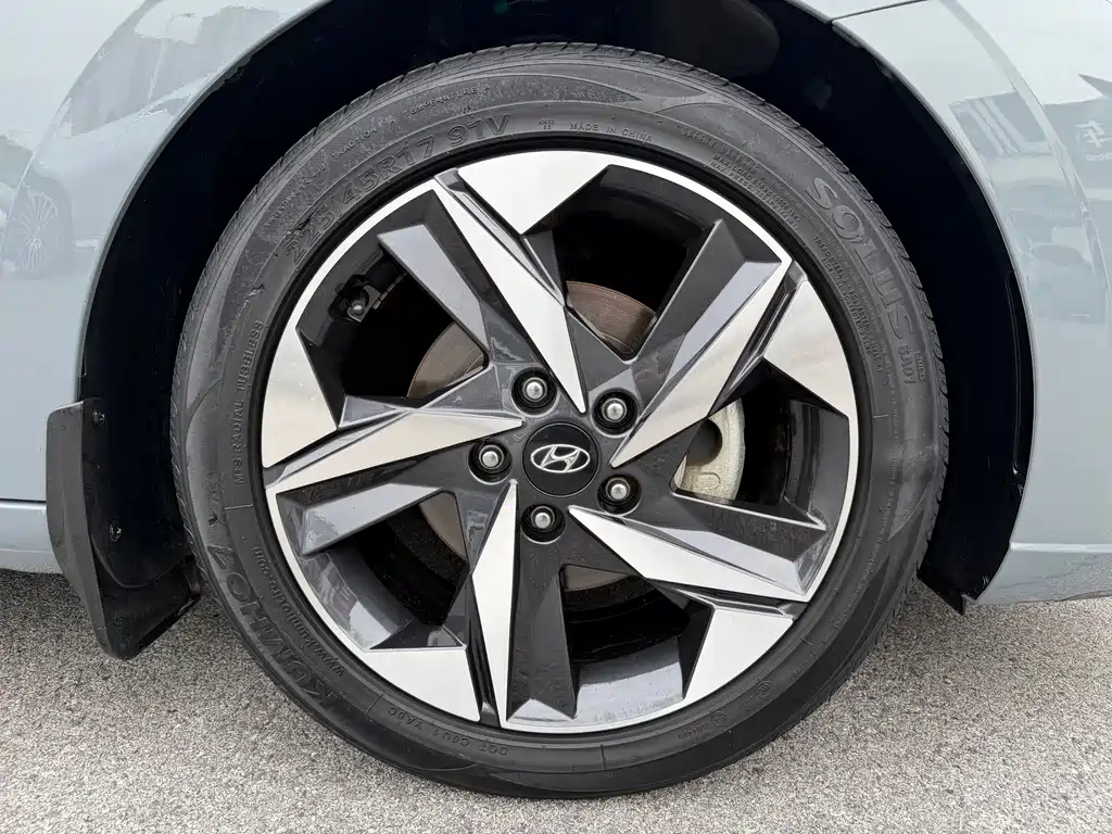 Hyundai Elantra — миниатюра 30