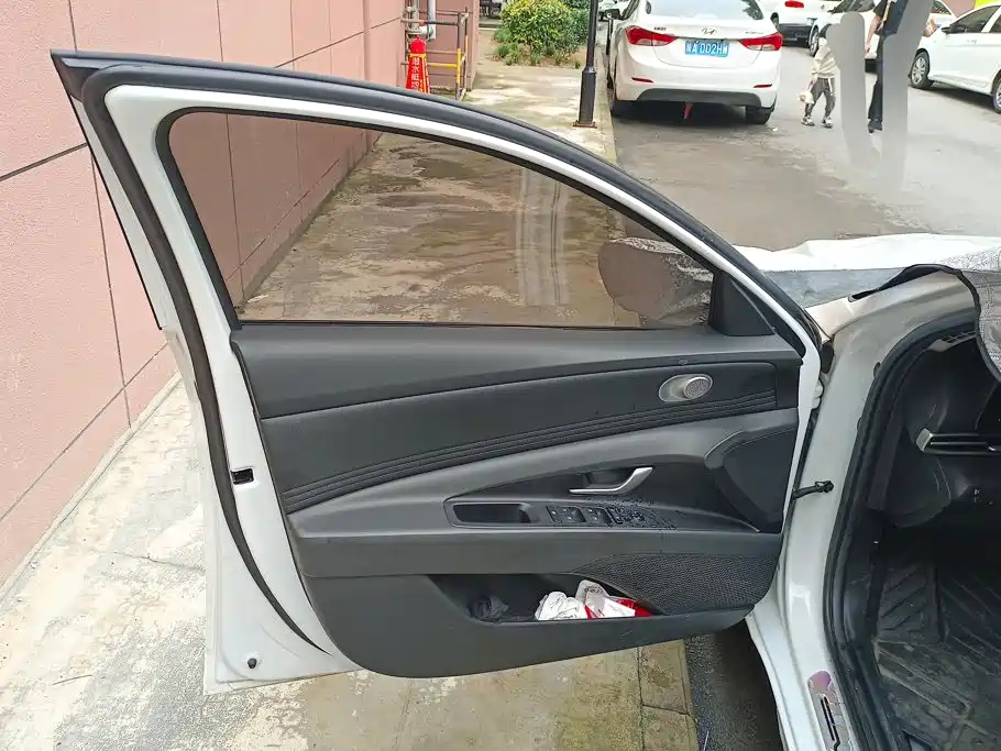 Hyundai Elantra — миниатюра 7