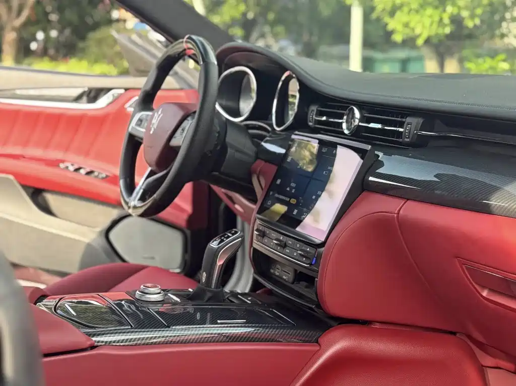 Maserati Quattroporte — миниатюра 6