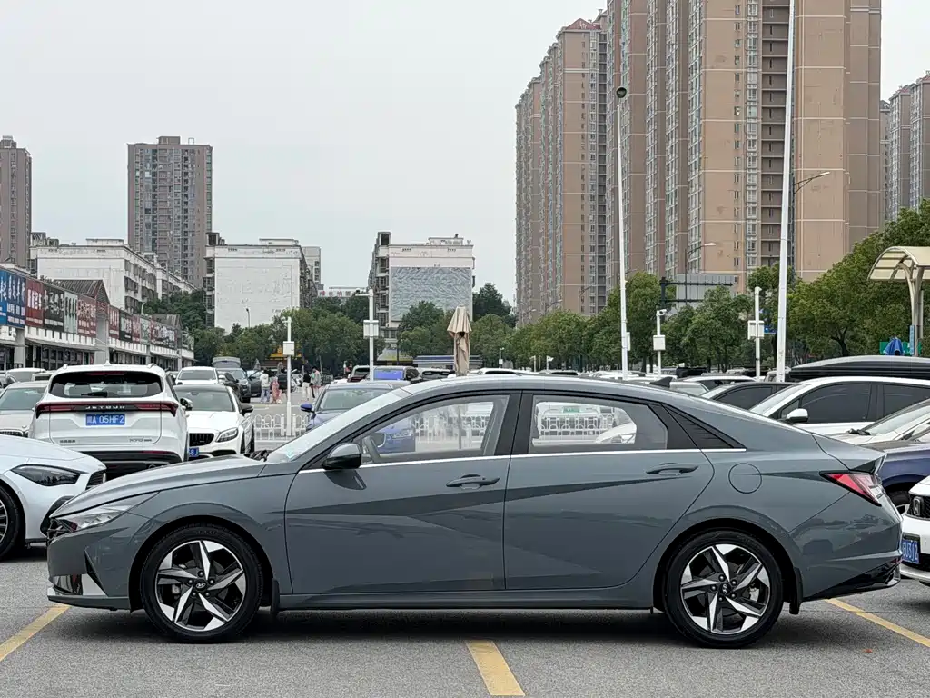 Hyundai Elantra — миниатюра 5