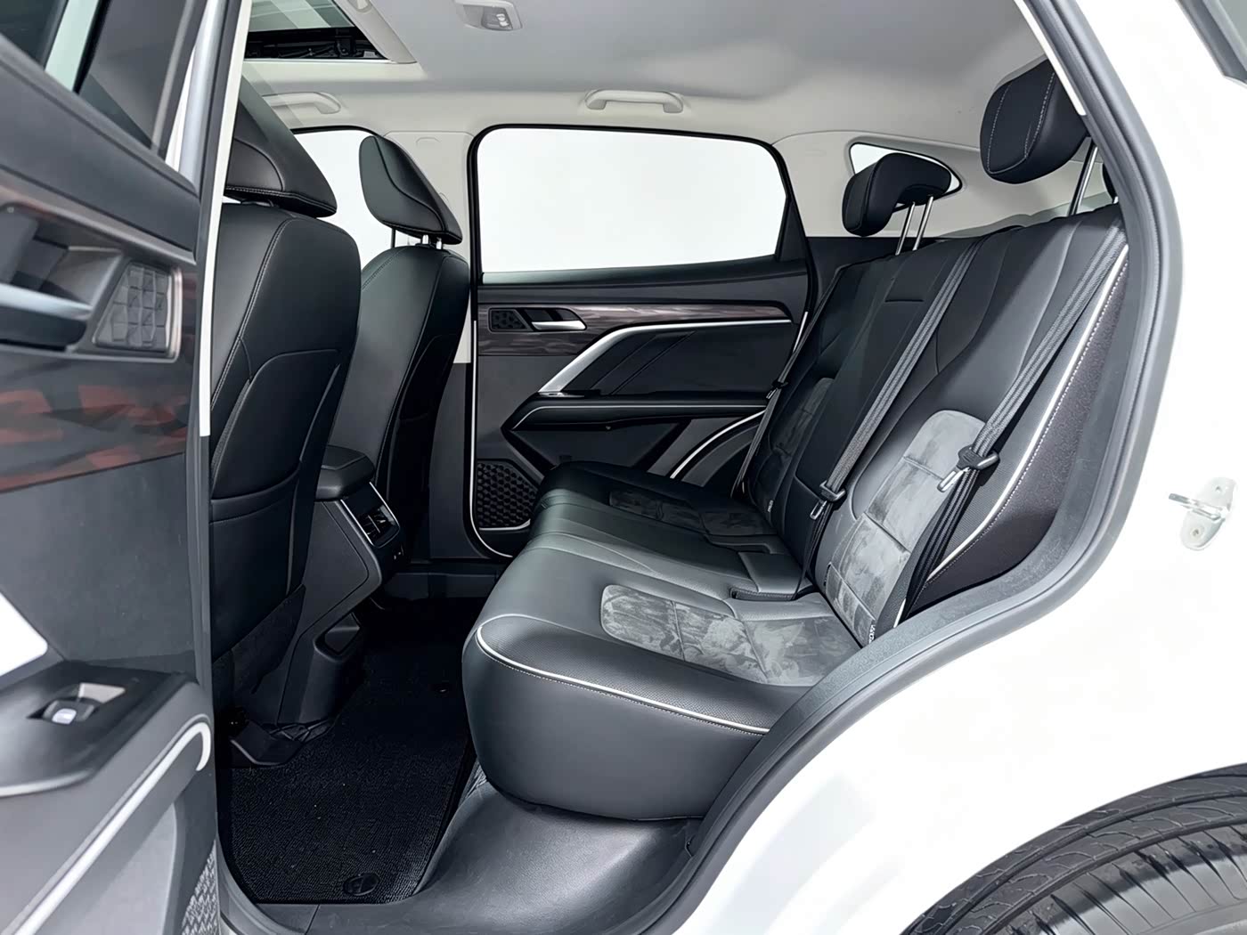Haval Haval H6 1.5 л 2023 г. Белый, пробег 33000 км
