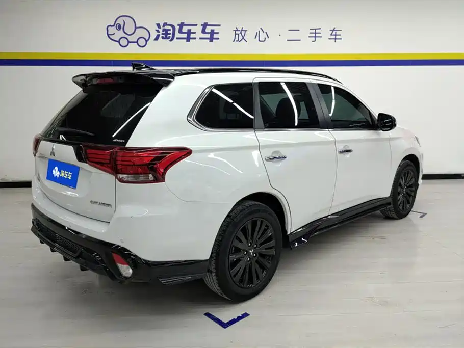 MITSUBISHI OUTLANDER