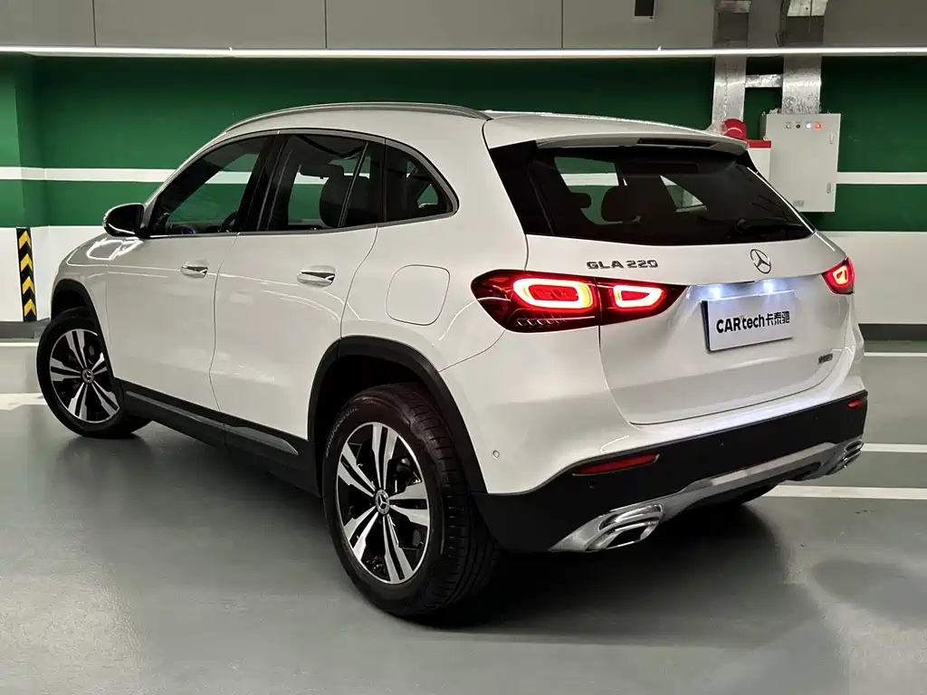MERCEDES-BENZ GLA