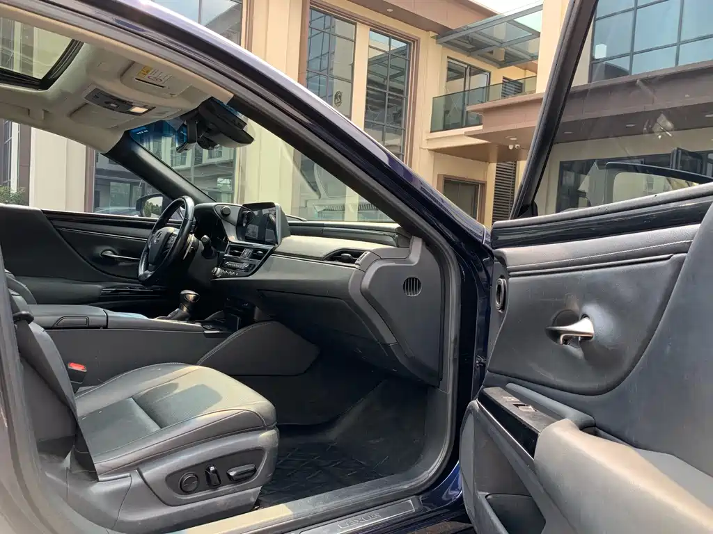 Lexus ES — миниатюра 14
