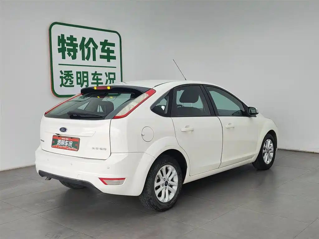 Ford Focus 2013 1.8L AT