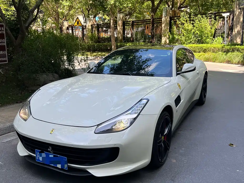 FERRARI GTC4LUSSO