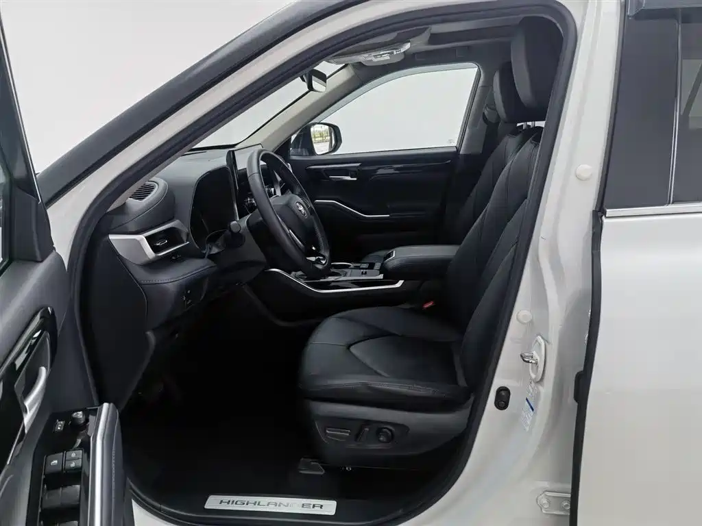 Toyota Highlander 2022 2.5L Luxury 7 мест