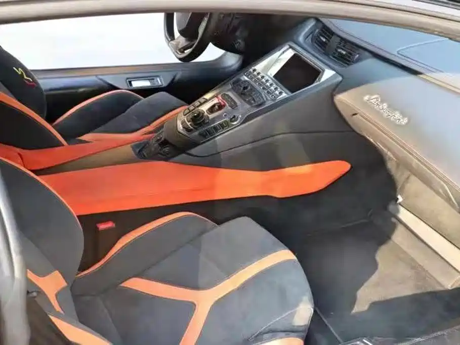 Lamborghini Aventador — миниатюра 10