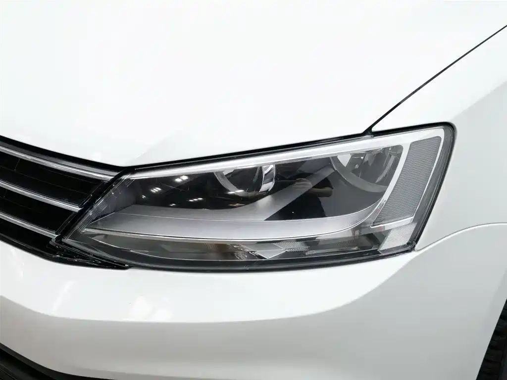 Volkswagen Sagitar 2017 1.6L MT Comfort