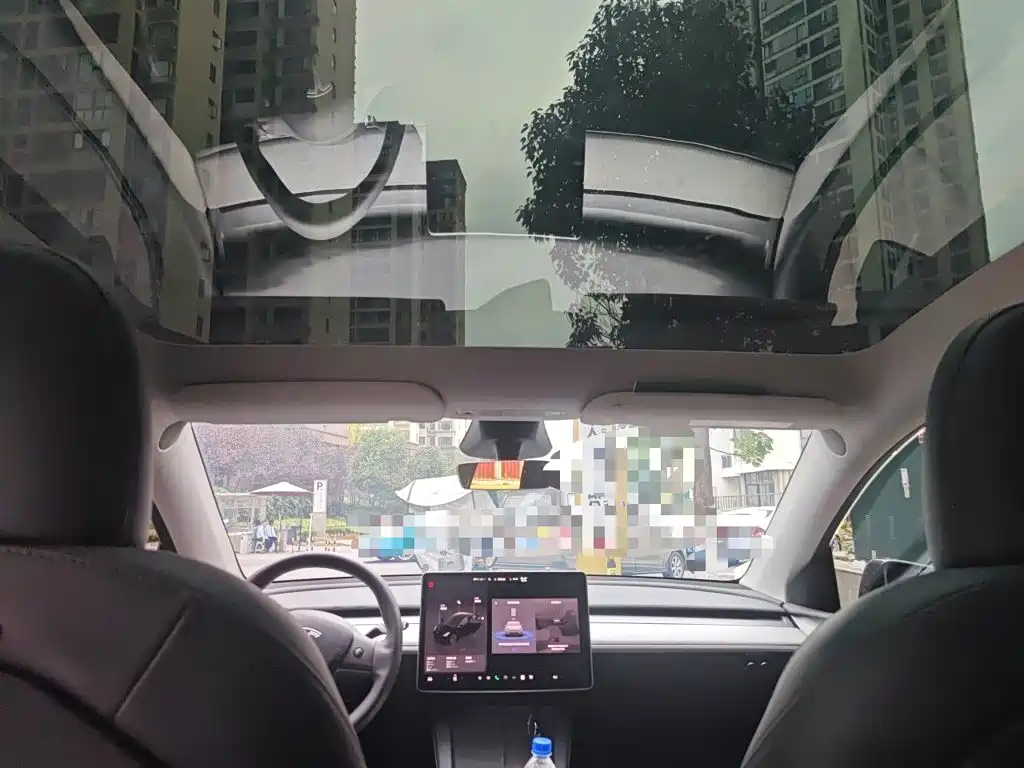 Tesla Model Y — миниатюра 14