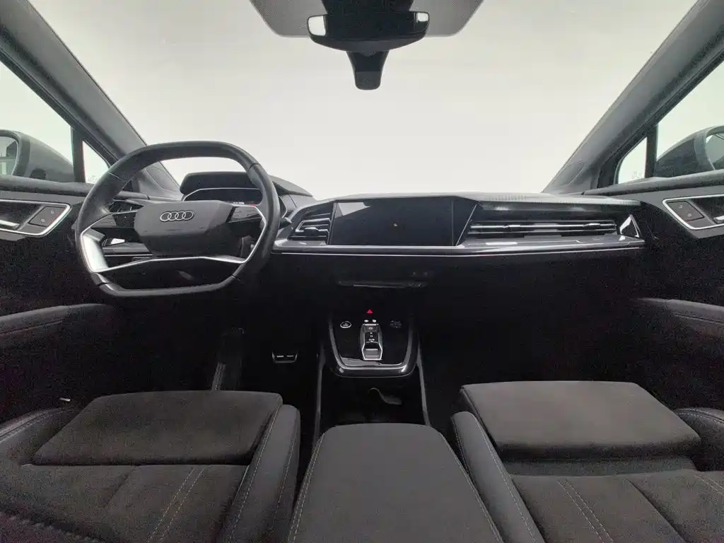 Audi Q4 e-tron — миниатюра 5