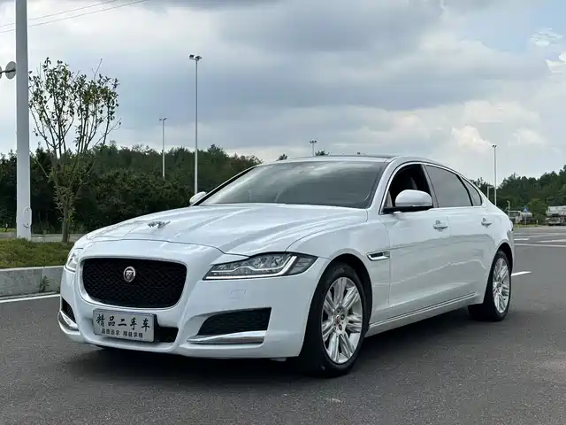 Jaguar XEL — фото 1