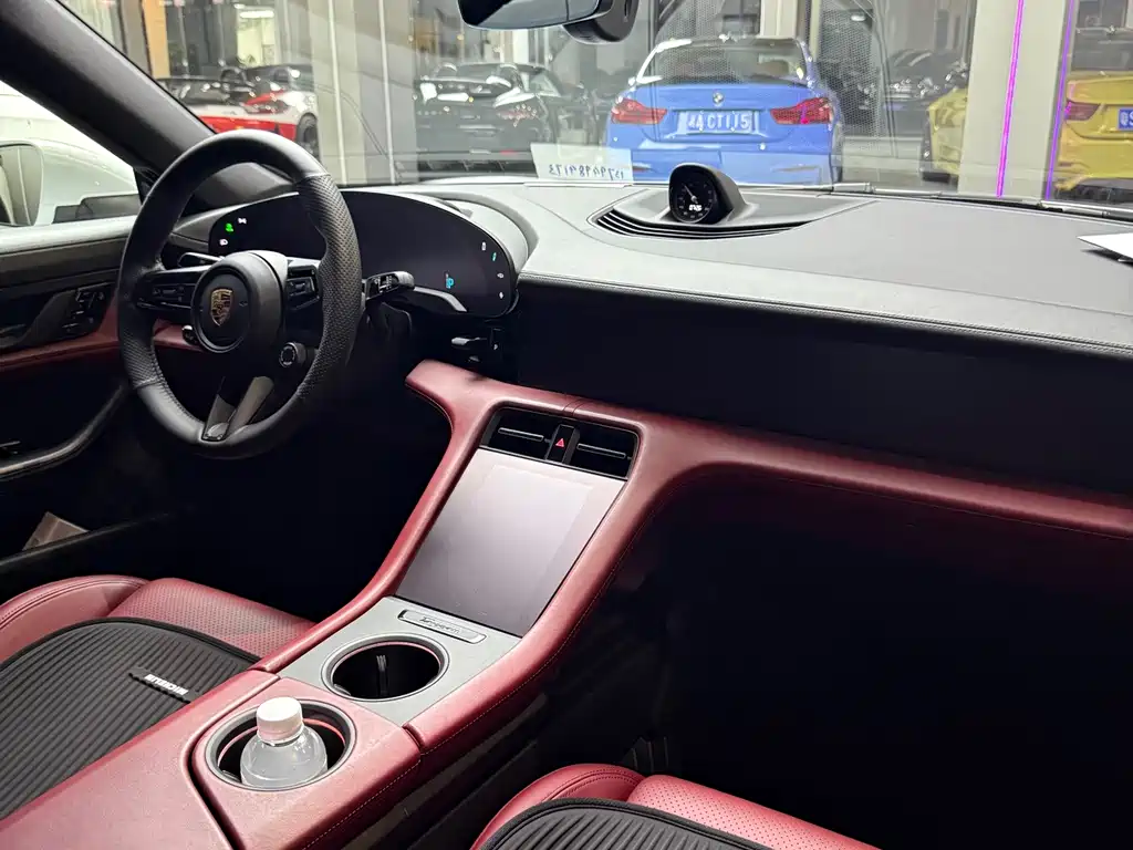Porsche Taycan — миниатюра 10