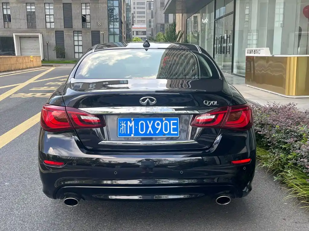 Infiniti Q70 — миниатюра 5