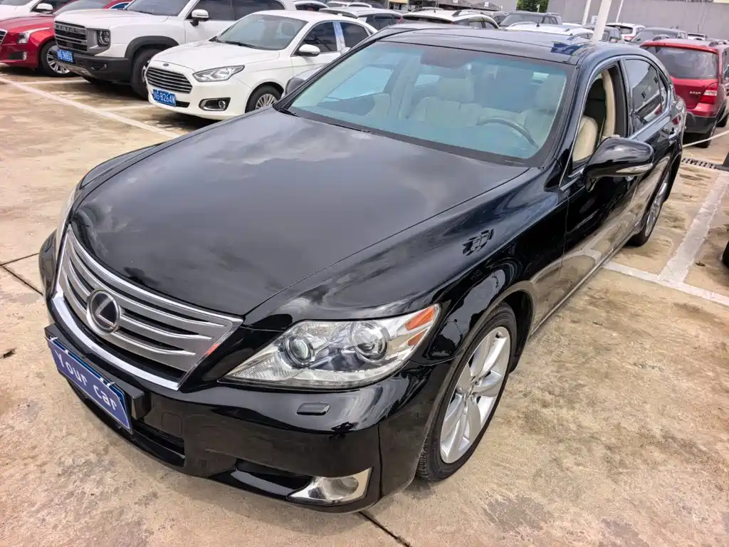 Lexus LS