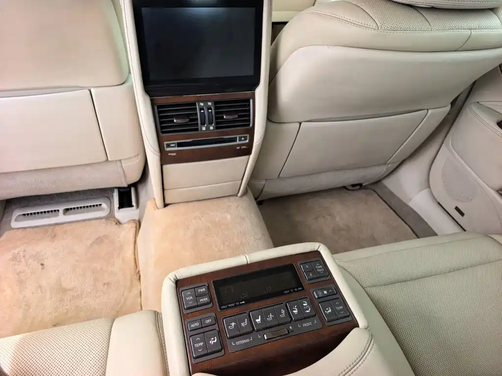 Lexus LS — миниатюра 13