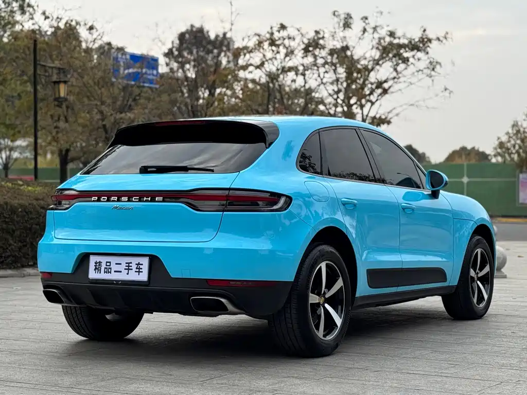 PORSCHE MACAN