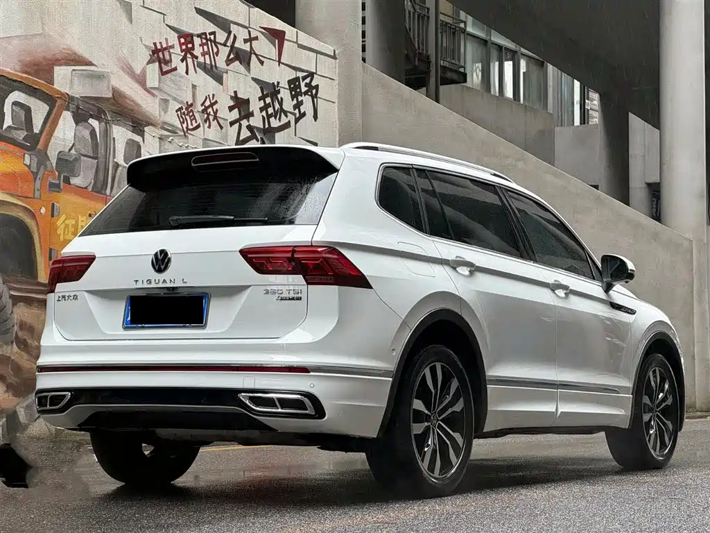 Volkswagen Tiguan L L 2023 380TSI AT R-Line 7 мест