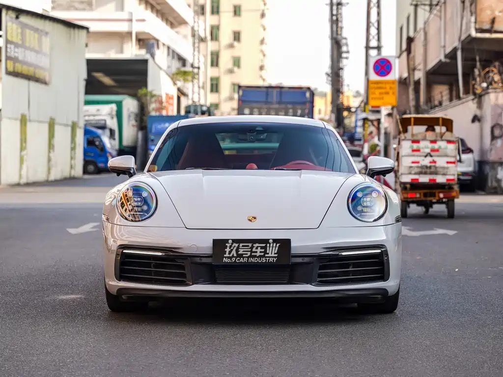 PORSCHE 911
