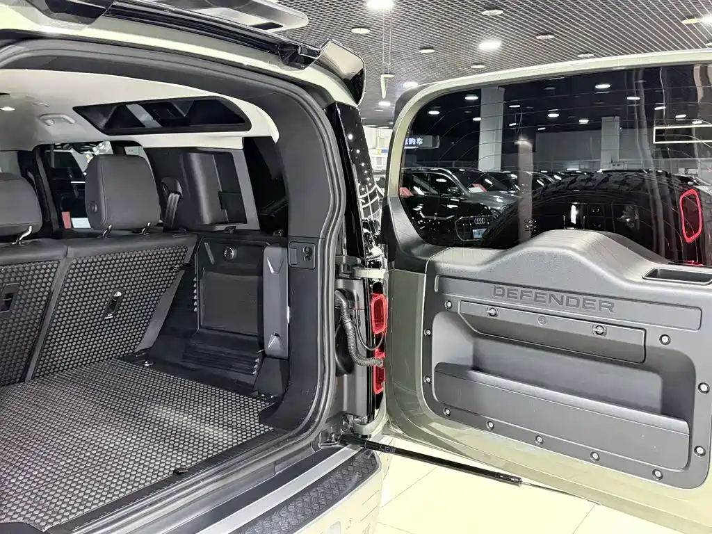 Land Rover Defender — миниатюра 17
