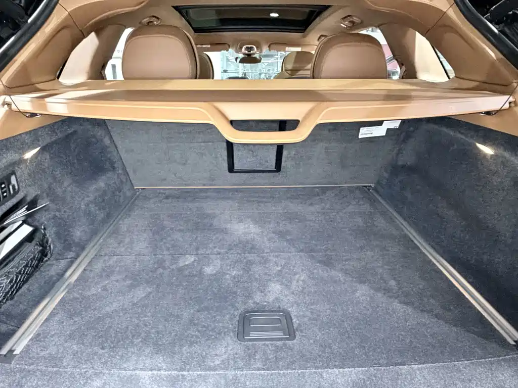 Bentley Bentayga — миниатюра 24