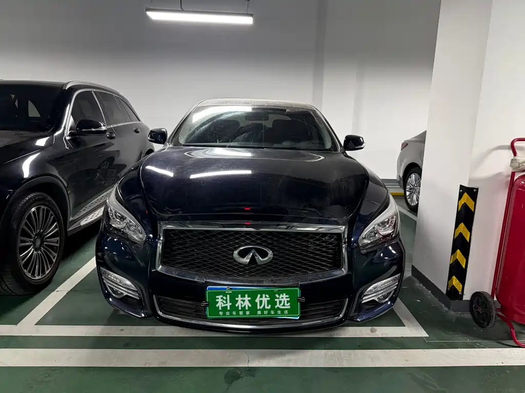 INFINITI Q70