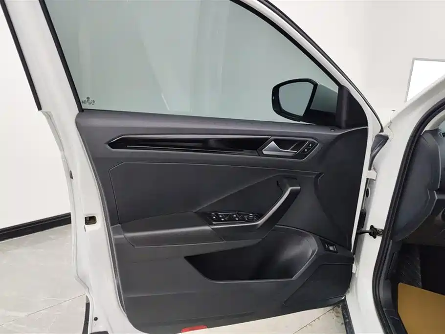 VOLKSWAGEN T ROC EXPLORING SONGS