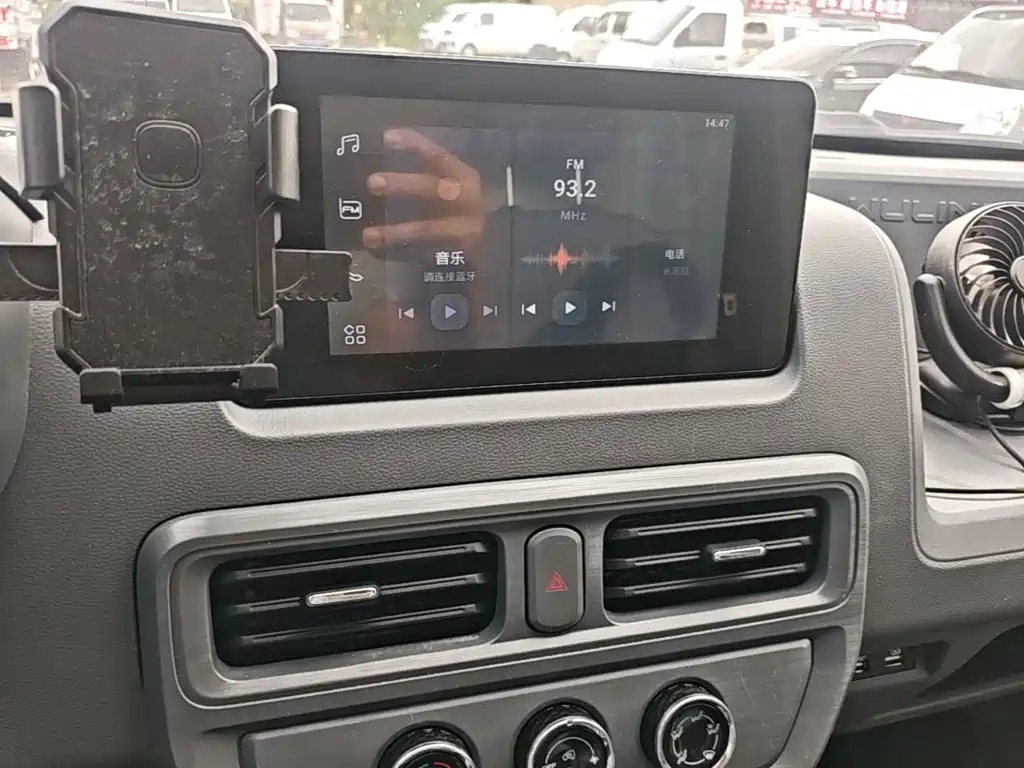 Wuling Yangguang — миниатюра 13