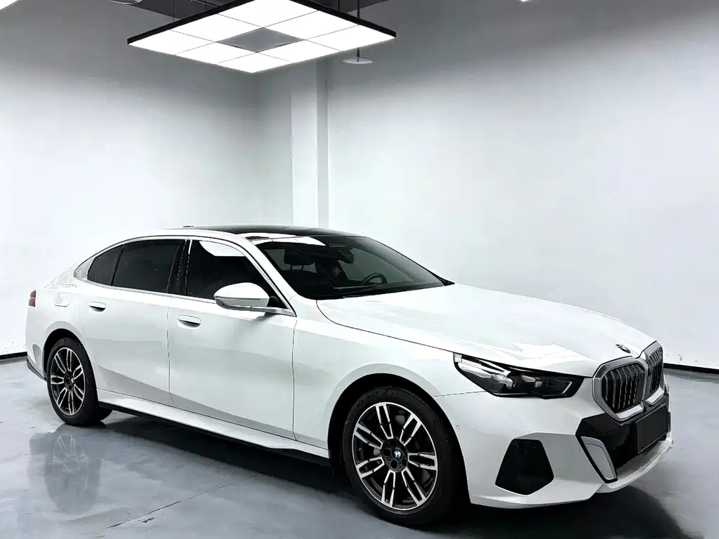 BMW 5 Series — миниатюра 2