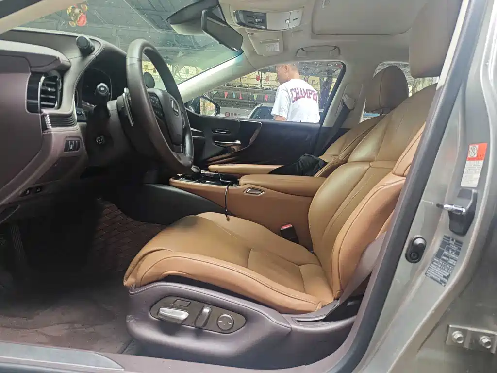 Lexus LS 2018 500h V