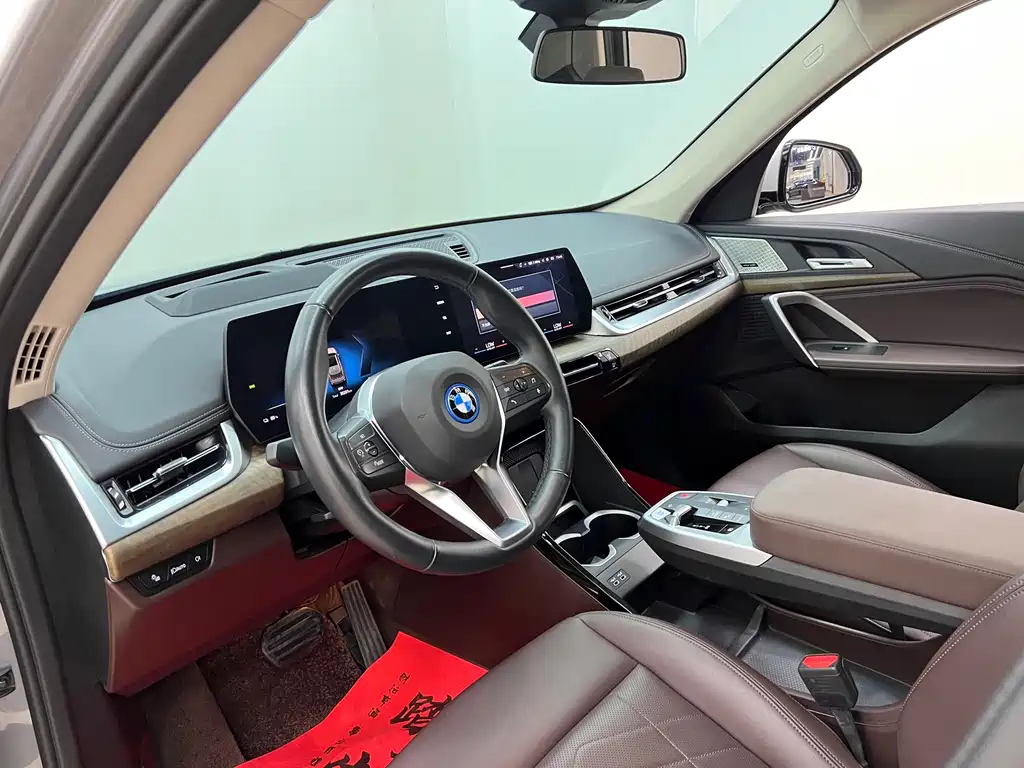 BMW iX1 — миниатюра 15