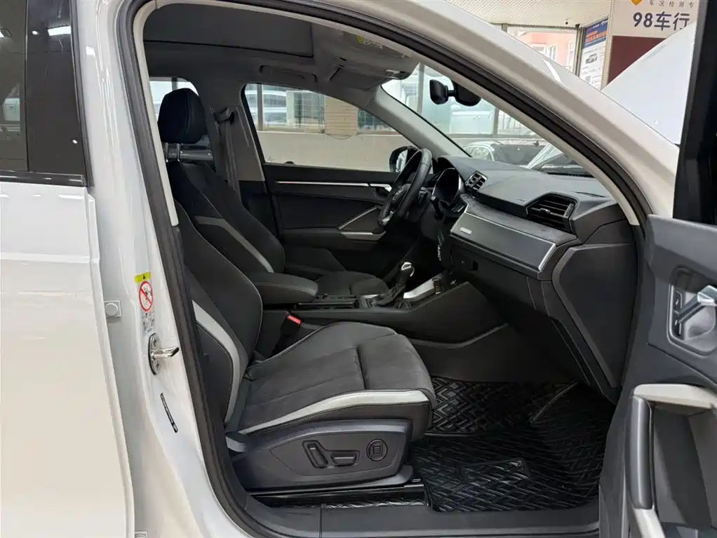 Audi Q3 2023 35 TFSI Fashion (1.4T)