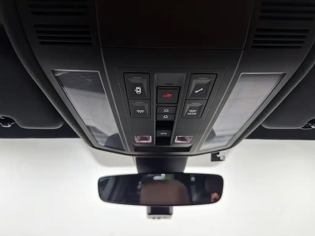 Volkswagen Touareg — миниатюра 10