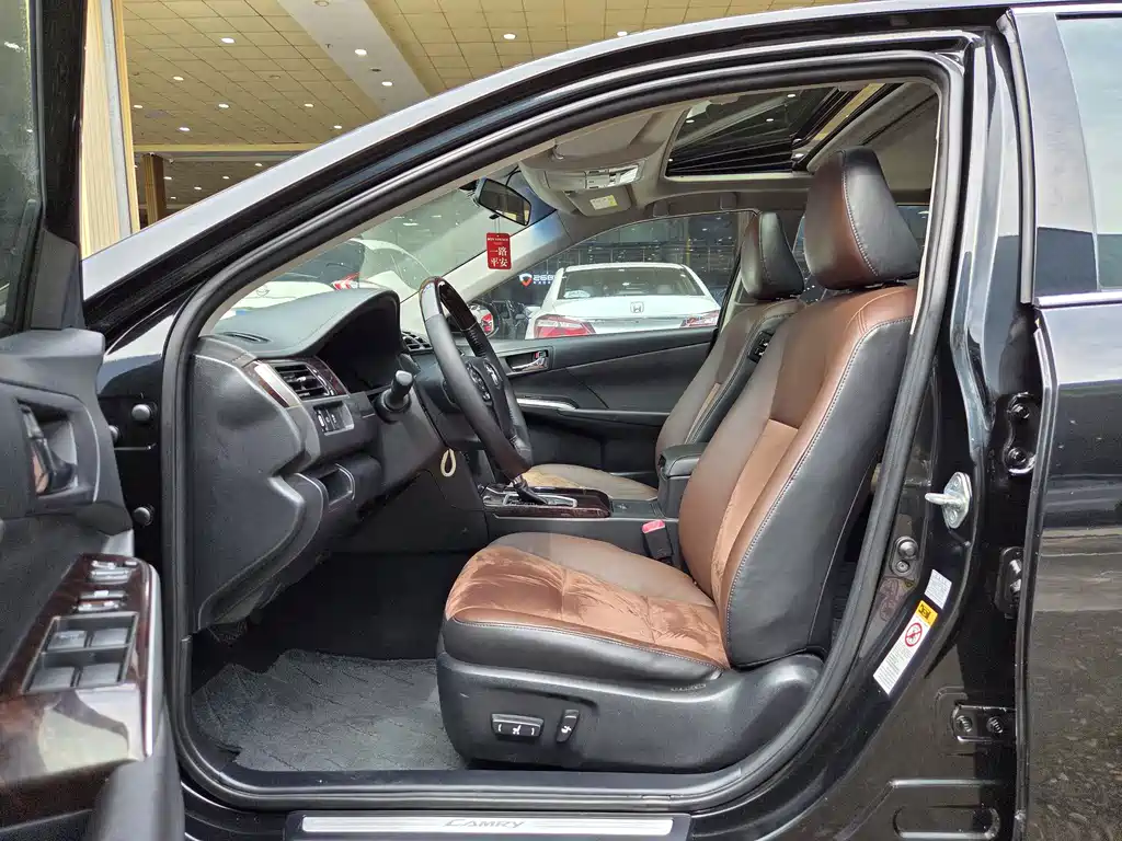 Toyota Camry 2016 2.0G Luxury