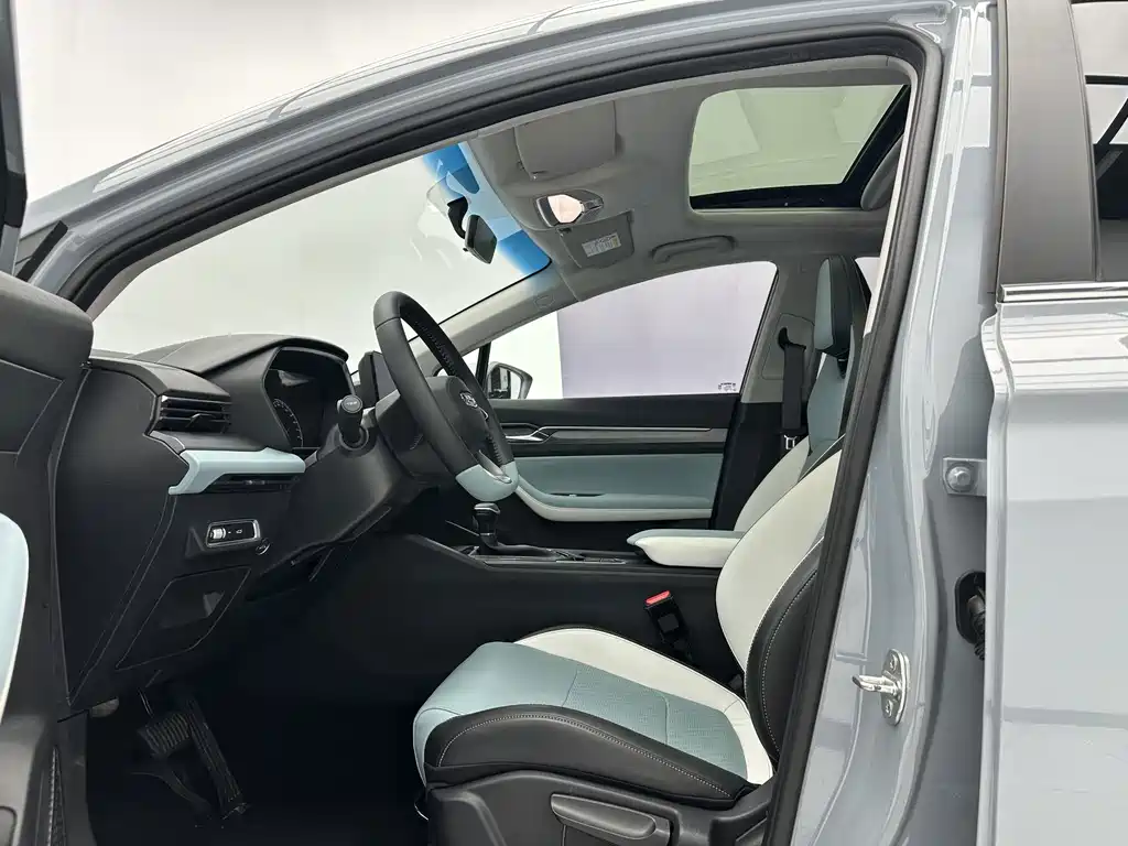 Geely Emgrand S - фото 5