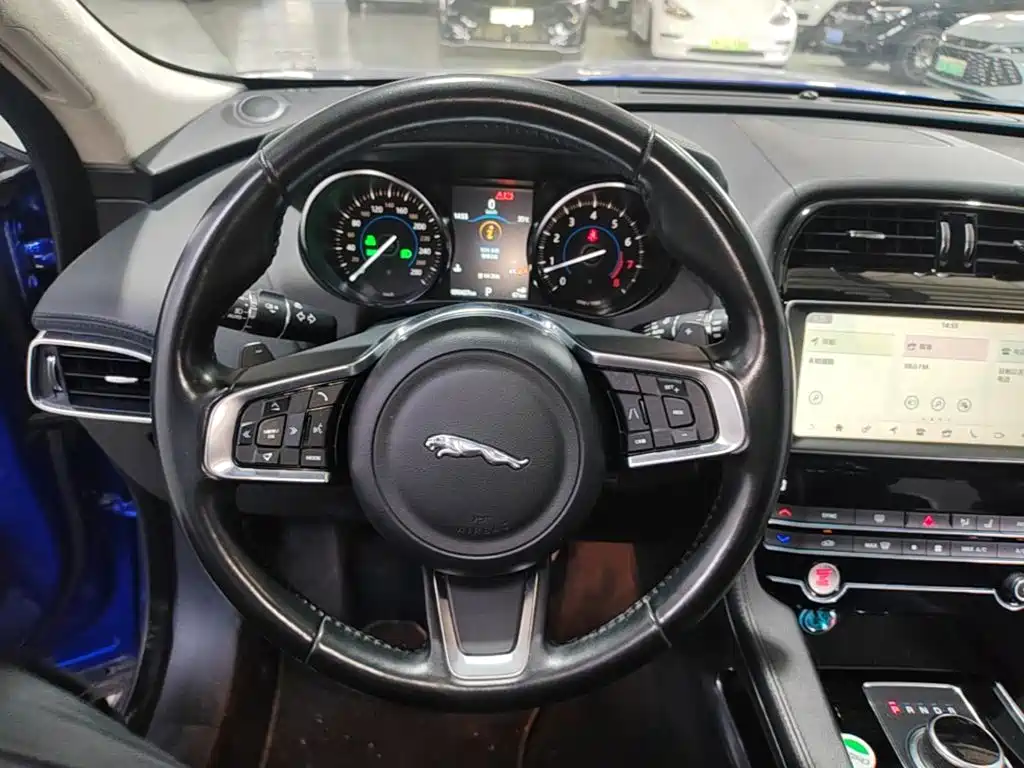 Jaguar F-PACE — миниатюра 7