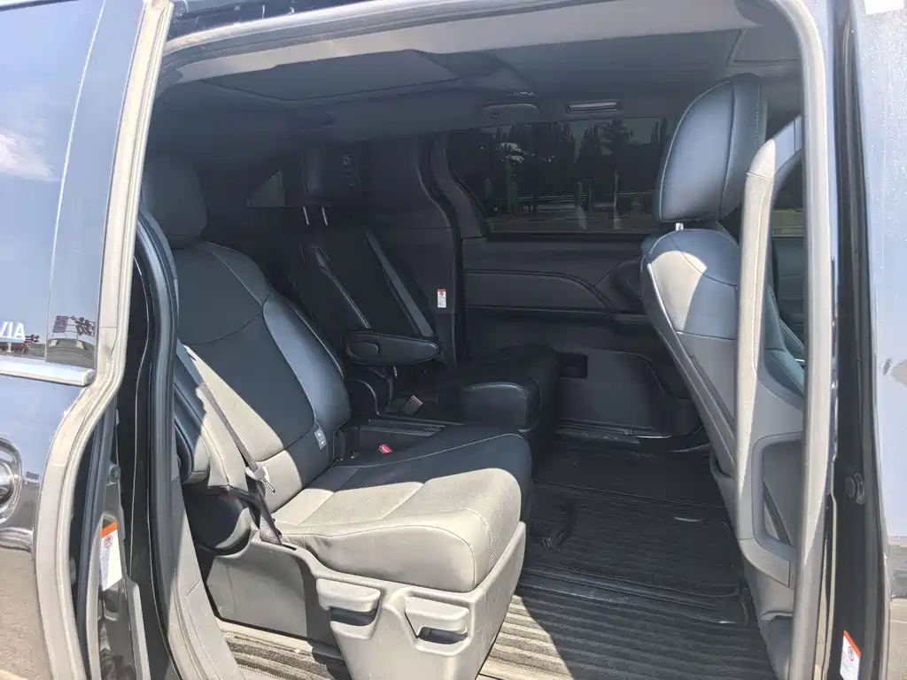 Toyota Granvia 2024 2.5L Luxury PLUS