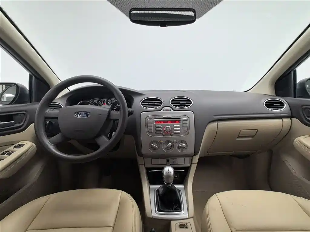 Ford Focus 2013 1.8L MT