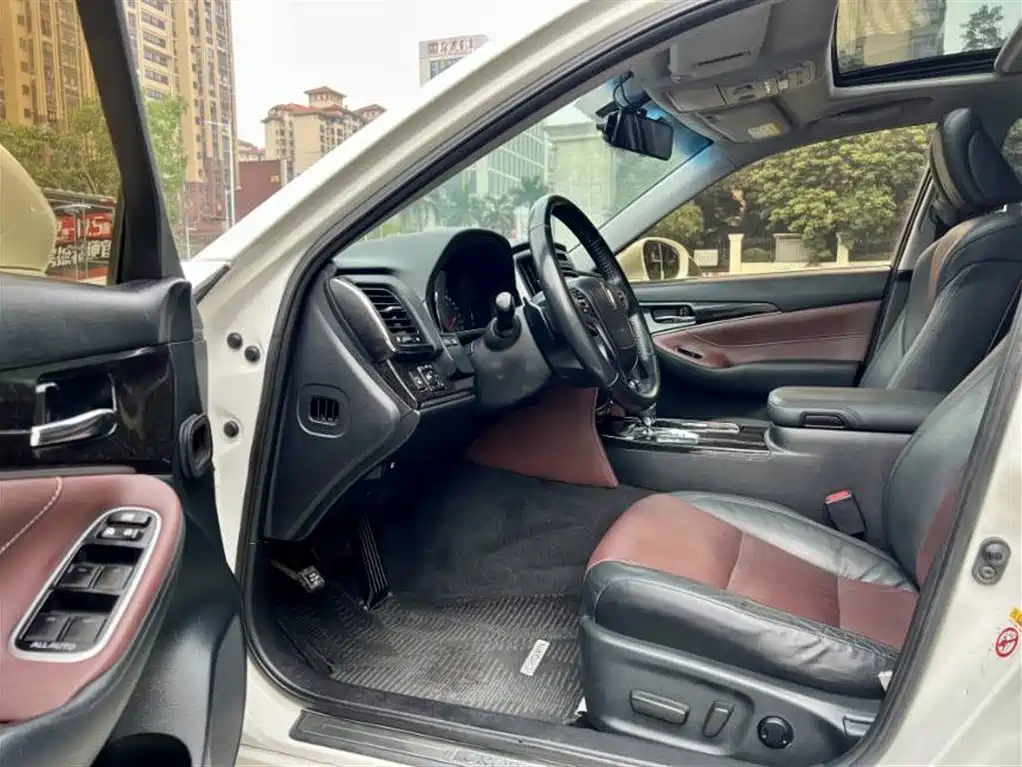 Toyota Crown 2018 2.0T Sport