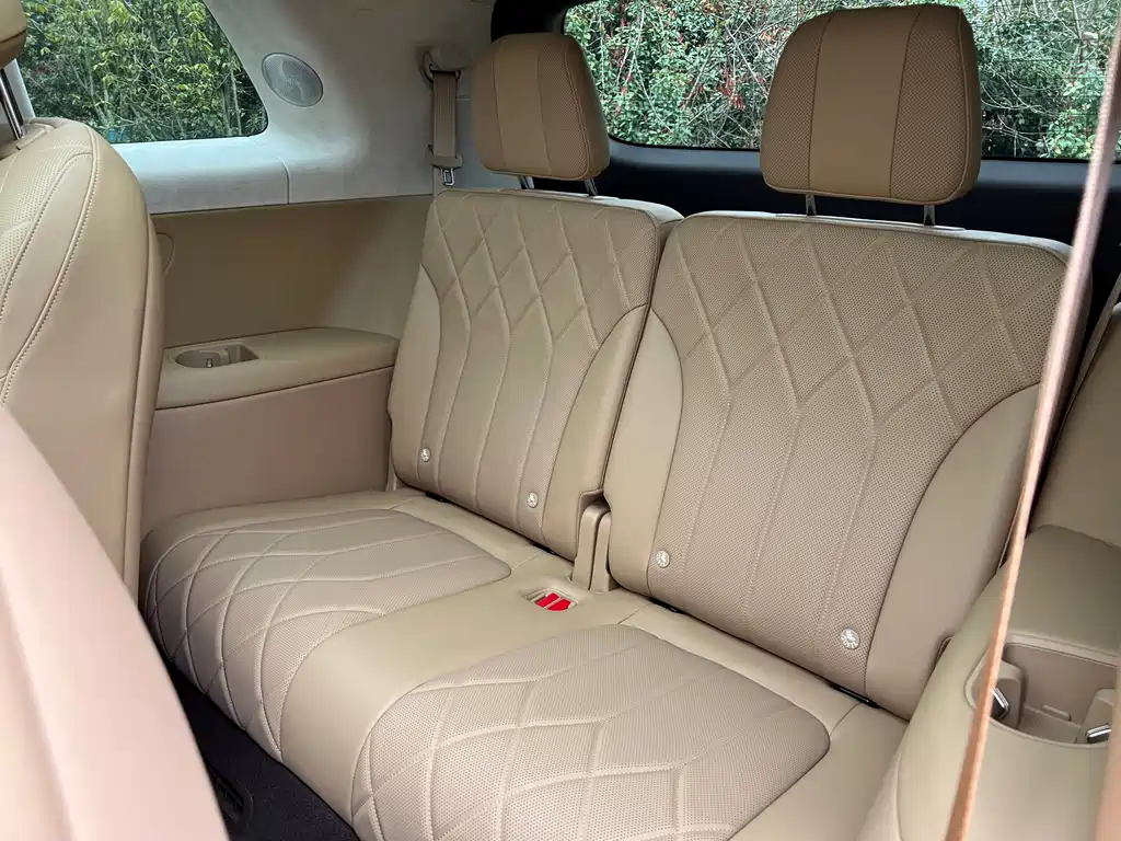 AITO ASK THE WORLD M8