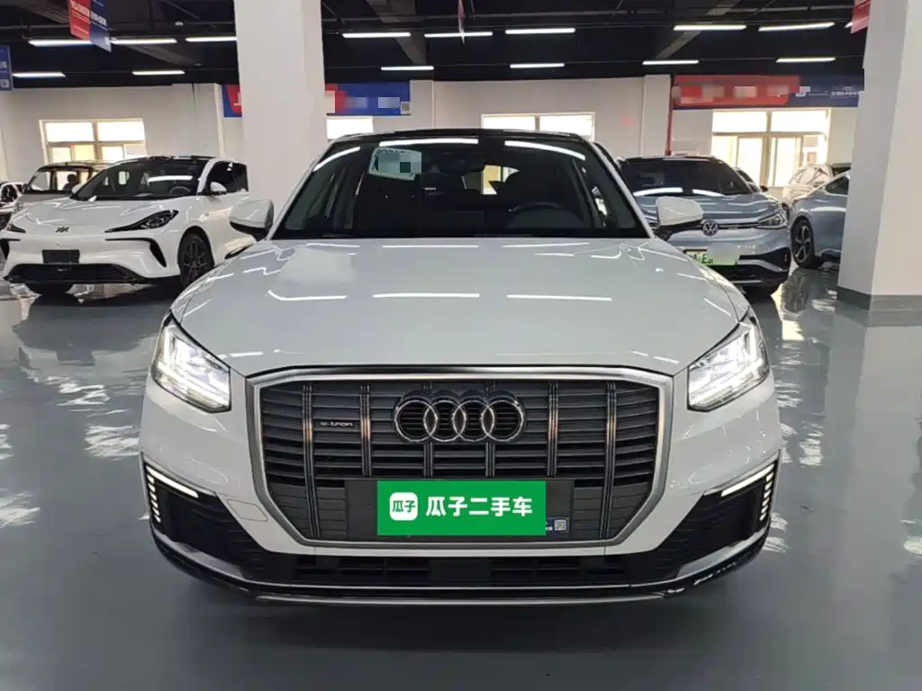 Audi Q2L e-tron — миниатюра 3
